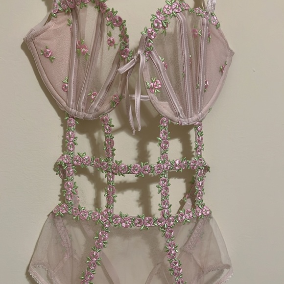 Victoria’s secret Wicked Unlined Lace Teddy very sexy NWOT - Picture 6 of 8